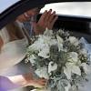 A bountiful and lush bouquet can complete your wedding looks. 3