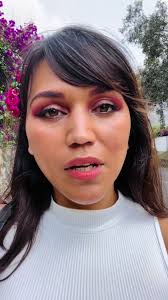 Novio Apoya A La Atleta De Salto De Longitud