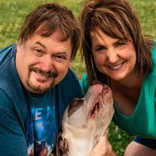 Sandra Vanderbilt's Instagram, Twitter & Facebook