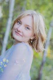 Bridget Schilling's Instagram, Twitter & Facebook