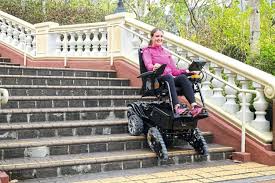 Ich finde es unglaublich, dass ich nicht schon vorher davon wusste und das sich das. Gelandegangiger Und Treppen Steigender Rollstuhl B Free Ranger Behindert Barrierefrei E V