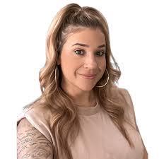 Nicole Webster's Instagram, Twitter & Facebook