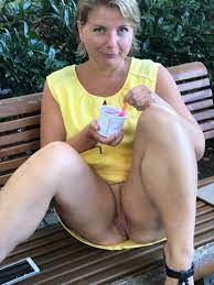 Free pictures of mature lady upskirt - NudeGirlPics.net