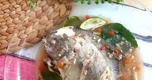 Sekarang kita kelar ikan supaya nanti ikan cepat masak dan mudah meresap kuah yang akan dituang nanti. 32 Resep Ikan Kukus Thailand Enak Dan Sederhana Ala Rumahan Cookpad