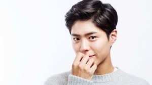 With his bright smile, handsome face, and his talent in acting, no wonder many girls just can't resist his charm! Park Bo Gum Keeps His Cool While Answering Girlfriend Question On Infinite Challenge Soompi