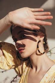 10 Fashion Trends For Spring You Need To Try Now Society19 Jewelry Photoshoot Jewelry Photography Fashion Photography