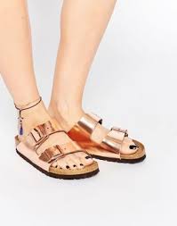 Birkenstock Arizona Rose Gold Birkenstock Arizona Rose Gold Metallic Copper Narrow Fit Flat Sandals Love Love Love These 3 Birkenstock Arizona Zapatos De Moda Zapatos Mujer