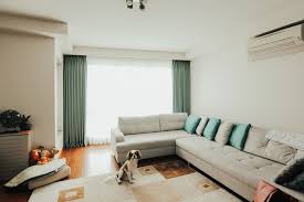 Keten, kısa tül perde modelleri ile odanıza modern bir hava katmak istiyorsanız çizgili, sade, simli outlet fon perdeler uygun fiyatlarla trendyol'da. Bu Senenin Perde Modelleri Bostanci Perde