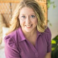 Tracy Thayer's Instagram, Twitter & Facebook