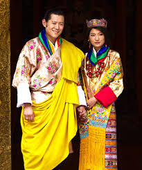 Jetsun pema wangchuck (nacida el 4 de junio de 1990) es la reina (ashi) consorte de bután, una on the occasion of the 25th anniversary of montreal protocol, her majesty jetsun pema wangchuck. Bhutan S Royal Wedding Jetsun Pema Crowned Queen Instyle