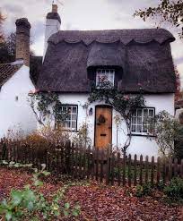 A Cottage Love The Thatched Roof And White Walls Dream Cottage Fairytale Cottage Cute Cottage