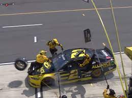 A disaster on pit road for @keselowski and the no. Brad Keselowski Runs Over Crew In Wild Nascar Pit Stop Sbnation Com