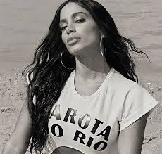 O trabalho na tribo é realizado por todos, porém possui uma divisão por sexo e idade. Ao Completar 28 Anos De Idade Anitta Faz Texto Inspirador Troca Foto Das Redes Sociais E Anima Fas I M A Girl From Rio Entenda Estrelando