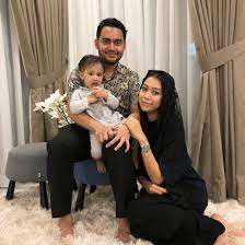 Bekas personaliti televisyen, ras adiba radzi tampil menjawab dakwaan netizen dia kembali membuka tudung selepas menjadi senator di dewan negara. Hiburan Sharifah Sakinah Akui Hidupnya Haru Biru Selepas Bercerai