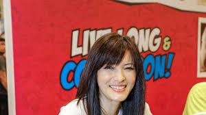 From wikipedia, the free encyclopedia kelly ann hu (born february 13, 1968, height 5' 4½ (1,64 m)) is an american actress and former fashion model. Mefcc The Scorpion King And Arrow S Kelly Hu On Being Mistaken For Lucy Liu The National