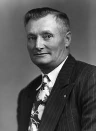 George Crosby's Instagram, Twitter & Facebook