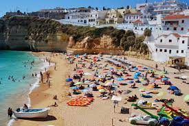 Over 10 million visitors come to the algarve every year to enjoy the gentle climate and breathtaking beaches. Algarve Bezienswaardigheden En Tips Voor Wat Te Doen In De Algarve