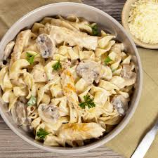 One Pot Creamy Chicken And Mushroom Pasta Slender Kitchen