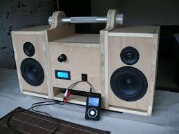 Ich habe zwei lautsprecher und möchte die mit einem kabel mit adapter (für pc und handy) anlöten. Tragbare Bluesklasse Oder Ghettoblaster Mit Bluetooth Lautsprecher Selber Bauen