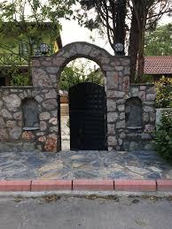 Sapanca Tas Kemer Isciligi Bahce Bahce Teras Dekoru Duvar