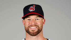 AP source: Indians, Kluber agree