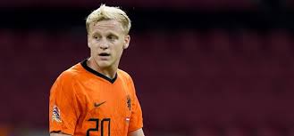 Donny van de beek âge : Van De Beek Viert Transfer Door 165 000 Euro Uit Te Geven