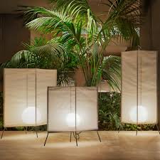 Bodenleuchten sind dekorative leuchten, die direkt auf dem boden platziert werden.dadurch können sie überall eingesetzt werden, und verbrauchen keinen platz auf ablagen oder an wänden. Bodenlampe Laflaca Marset Iluminacion Aus Edelstahl Stoff Modern