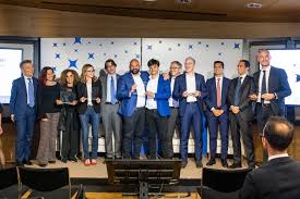 The group offers its services to 10.9 million customers through a network of 5,300 branches located throughout the country. Vismec Awarded By Banca Intesa Sanpaolo Impresa Vincente Vismec