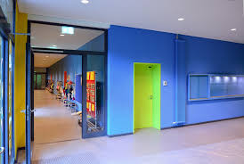 Csm Schule Aussen Mit Turnhalle Bd6f67fd8f Jpg 710 497 Schulgebaude Turnhalle Gebaude