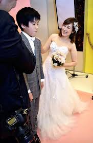 The clothes have several layers and elements that only a specialist knows how to put together. No Wedding Blues In Solo Bridal Photos Life Art China Daily