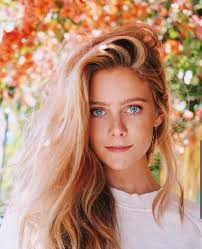 Baby blue can also look cute, but why keep it that simple when there is a bunch of gorgeous pastels to pick from? Blonde Hair Blue Eyes Eyes