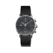 Schwarzes zifferblatt mit schwarzen indexen und arabischer 2 um einen eigenständigen matt schwarze herrenuhr test, oder vergleich herzustellen. Junghans Form C