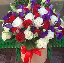 Ag qizilgul ve eustoma – Gul-dunyasi