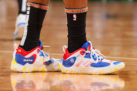 Hans fantastisk fede basketballsko er et produkt af erfaring fra nba og adidas viden om teknologi. Look James Harden Sports Philippine Flag Inspired Sneakers Abs Cbn News