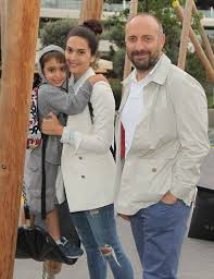 Halit ergenç ve bergüzar korel'in oğlu ali ilk kez net bir şekilde görüntülendi. Berguzar Korel Ucuncu Cocuk Icin Ne Dedi
