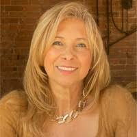 Claudia Arbelaez's Instagram, Twitter & Facebook