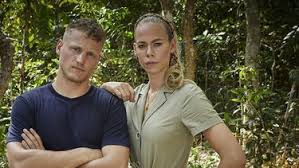 .och programledaren anders öfvergård under robinson år 2021. Deze Kandidaten Lijken Mee Te Doen Aan Expeditie Robinson 2021