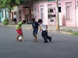 Descargue el vector de stock un vector ilustrativo de niños felices jugando en la calle de un barrio suburbano sin royalties 32671893 de la colección … Archivo Costa Rica Puntarenas Ninos Jugando En La Calle Jpg Wikipedia La Enciclopedia Libre