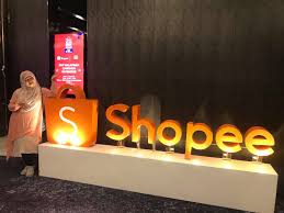 May 18, 2021 · direktur shopee indonesia handhika jahja mengungkapkan tidak ada paksaan dari pemerintah indonesia dalam menutup 13 jenis produk dari luar negeri ini. Shopee Perkasakan Jenama Dan Penjual Malaysia Untuk Manfaatkan Ledakan E Dagang Sempena 10 10 Brands Festival Enchanted Life Begins
