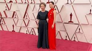 項 榮獲本屆奧斯卡 最佳影片、最佳導演、最佳原著劇本、最佳男主角steven yeun、最佳女配角尹汝貞、最佳原創配樂等六項大獎。 一個懷抱美國夢的韓裔家庭，父親雅各一心追求夢想新生活. Qwlmfesfxig7sm