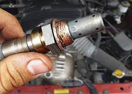 Penggunaan karburator sudah banyak ditinggalkan dan diganti dengan sistem injeksi. O2 Sensor Berwarna Merah Bata Penyebab Motor Injeksi Boros Dan Brebet Gridoto Com