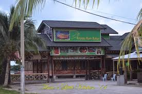 Sebelum direnovasi, ratusan pedagang harus berbagi lapak di gedung satu lantai berusia 30 tahun. Amie S Little Kitchen Aroma Ikan Bakar Jeram Kuala Selangor