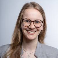 Lisa Maron's Instagram, Twitter & Facebook