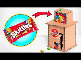 Schlauschleim sam und der schockierende archäologische fund. Skittles Candy Dispenser Machine Out Of Cardboard Youtube Diy Gumball Machine Vending Machine Diy Candy Dispenser