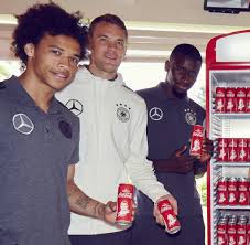März 1993) ist ein deutscher fußballprofi. Foodwatch Greift Dfb Wegen Massiver Fast Food Werbung An Welt