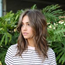 Slightly wet those parts of the strands that you want to curl with a spray. Brown Hair Medium Length Brown Hair Soft Curtain Bangs Novocom Top