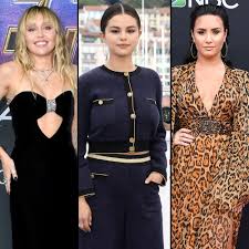 Your generation = 7 rings my generation = 7 things 💍7️⃣. Miley Cyrus There Was No Competition Among Me Selena Gomez Demi Lovato Worldlifestylenews Com