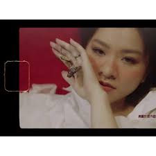 CELEBRITY- @sharonskwan  關詩敏大家聽了昨天發布的新歌「美麗的我不碰就是了」嗎？星光甜心關詩敏2020進化潮甜女神，MV小關展現對愛情的坦率態度，以明亮又性感的嗓音搭配