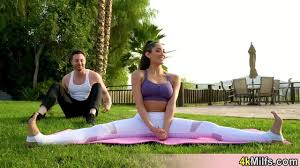 Sexy yoga teacher is really flexible and likes to fuck - XNXX.COM