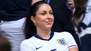 Olivia Ogle's Instagram, Twitter & Facebook